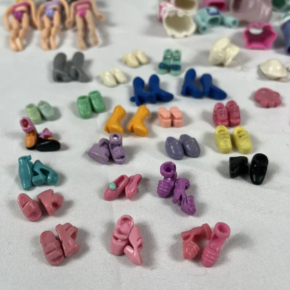 Polly Pocket Dolls & Clothes Lot Dresses Shoes Purses Shirts Pants Outfits‎